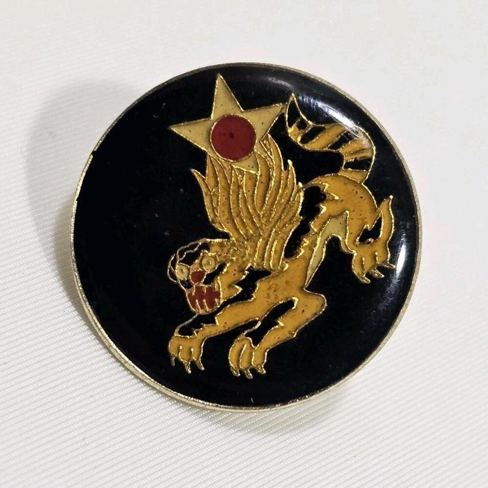 Vintage US Military 14th Air Force WW2 Crest USAF Flying Tiger Lapel Hat Pin